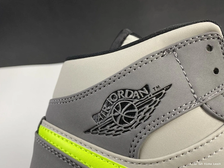 Mid 1 Volt 554724-072  Gunsmoke Jordan 0520
